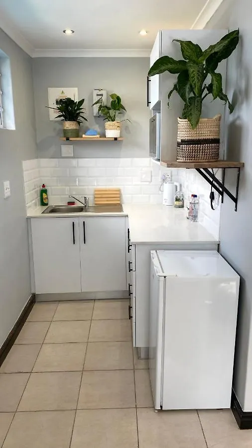 Cozy Beachside Studio Apartment On Surfers Corner Cape Town