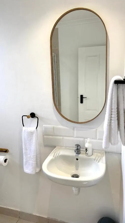 Cozy Beachside Studio Apartment On Surfers Corner Cape Town