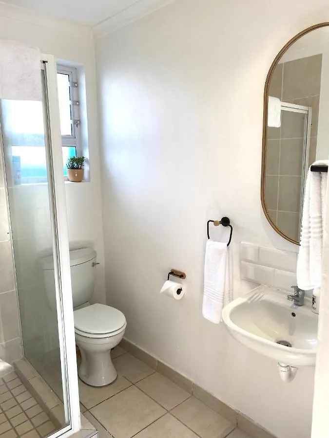 Cozy Beachside Studio Apartment On Surfers Corner Cape Town